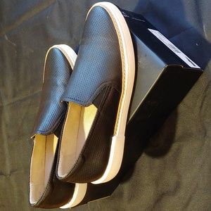 New Naturalizer Women's Zola 3 Slip On Black Leather Sneakers Shoes 7 1/2